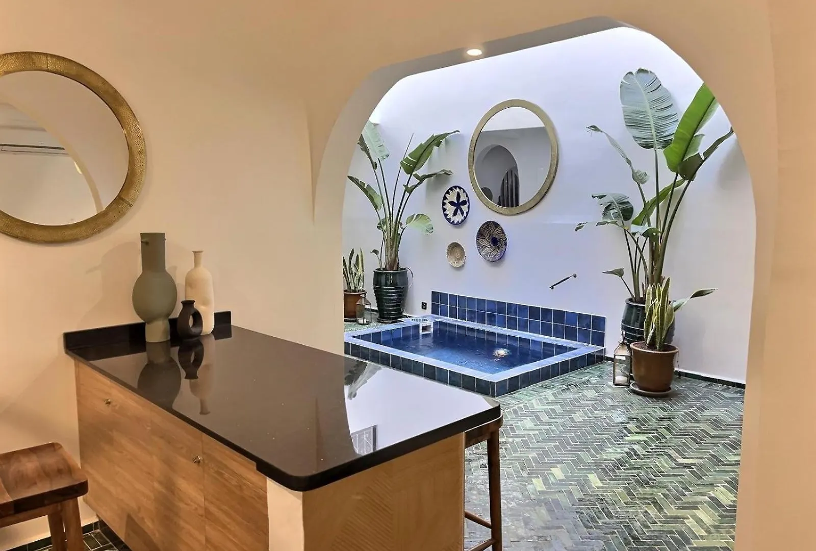 Riad Privatise Jusqu A 10 Personnes Avec 5 Suites, Bassin Et Rooftop A Seulement 15 Minutes A Pied De La Celebre Place Jemaa El Fna Marrakesh 0*,  Morocco
