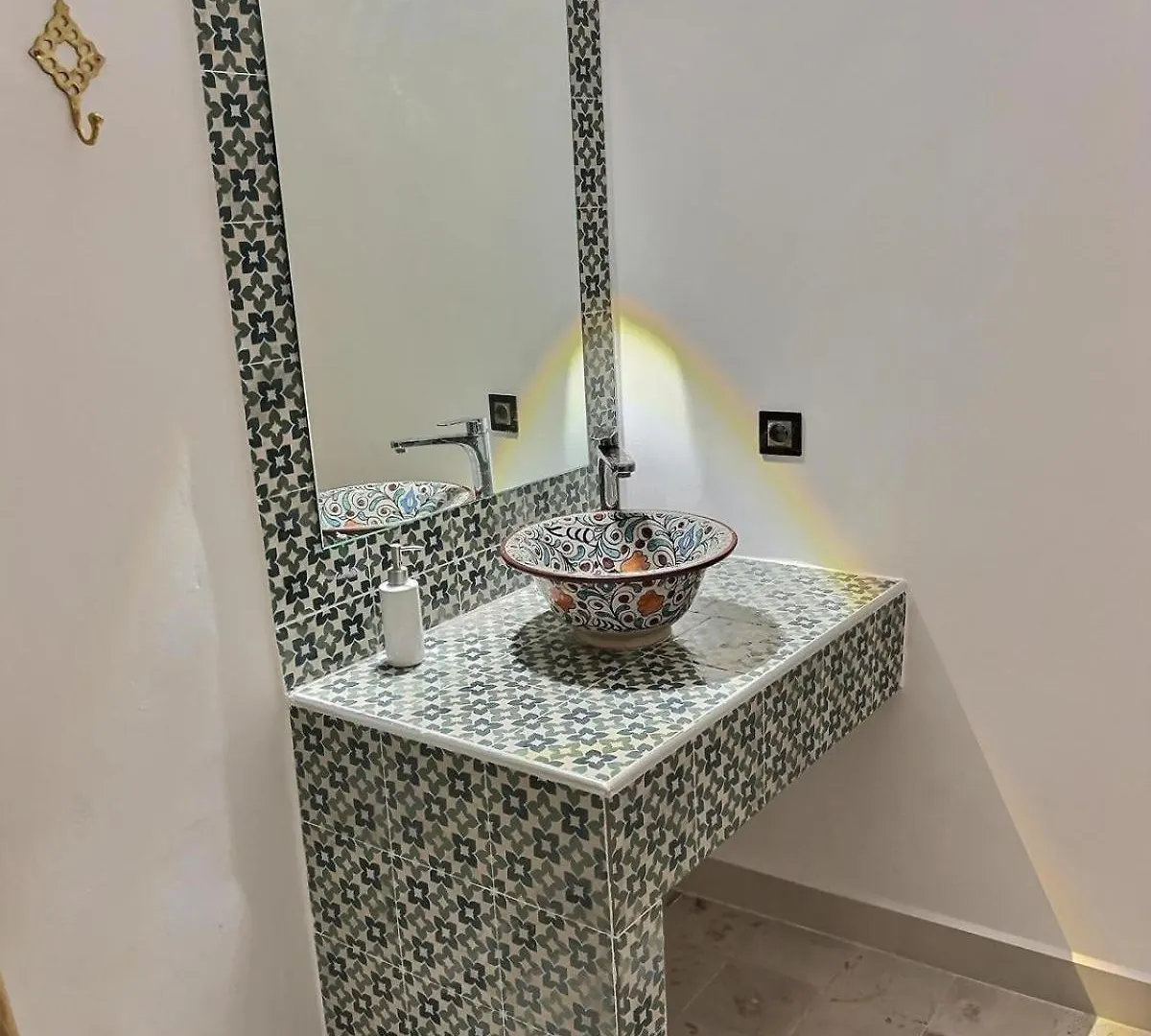 Riad Privatise Jusqu A 10 Personnes Avec 5 Suites, Bassin Et Rooftop A Seulement 15 Minutes A Pied De La Celebre Place Jemaa El Fna Marrakesh 0*,