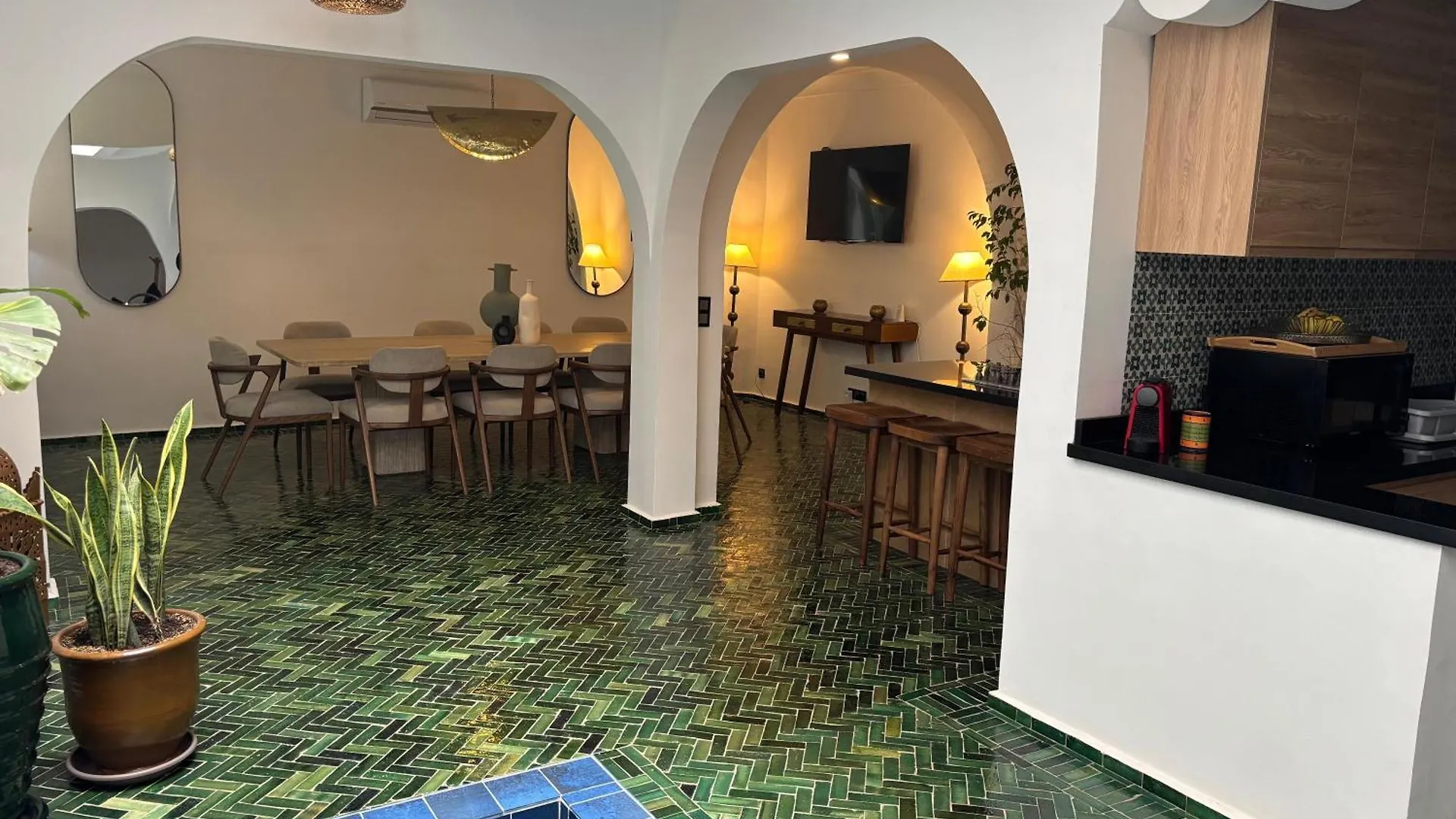 Holiday home Riad Privatise Jusqu A 10 Personnes Avec 5 Suites, Bassin Et Rooftop A Seulement 15 Minutes A Pied De La Celebre Place Jemaa El Fna Marrakesh