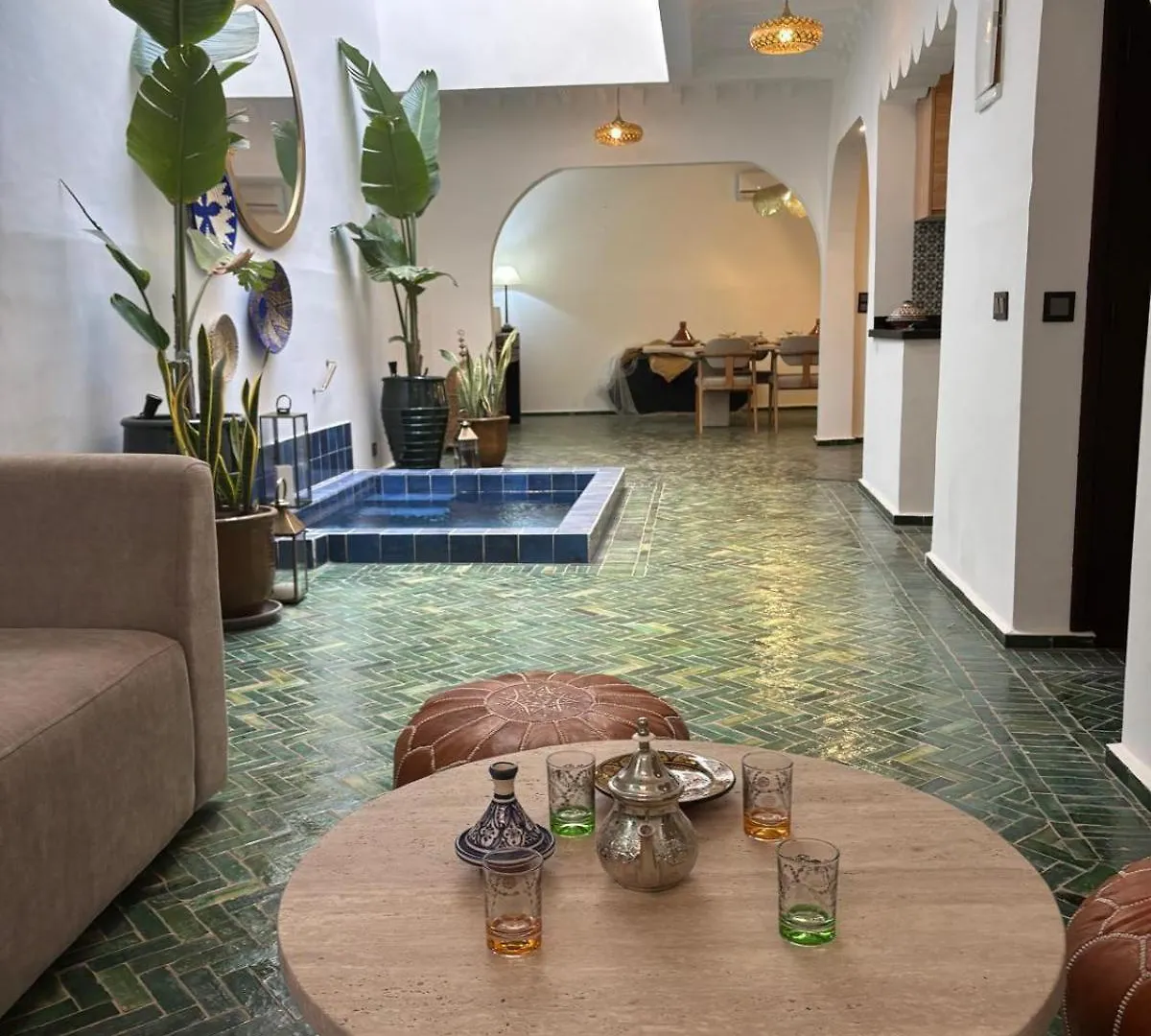 Riad Privatise Jusqu A 10 Personnes Avec 5 Suites, Bassin Et Rooftop A Seulement 15 Minutes A Pied De La Celebre Place Jemaa El Fna Marrakesh