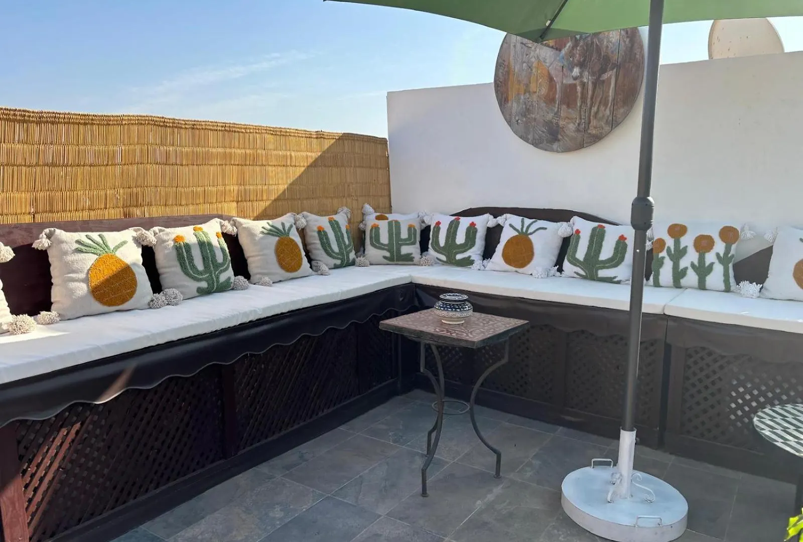 Riad Privatise Jusqu A 10 Personnes Avec 5 Suites, Bassin Et Rooftop A Seulement 15 Minutes A Pied De La Celebre Place Jemaa El Fna Marrakesh