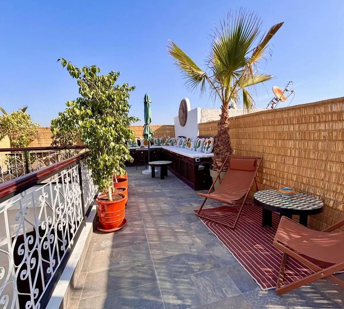 Riad Privatise Jusqu A 10 Personnes Avec 5 Suites, Bassin Et Rooftop A Seulement 15 Minutes A Pied De La Celebre Place Jemaa El Fna Marrakesh Holiday home