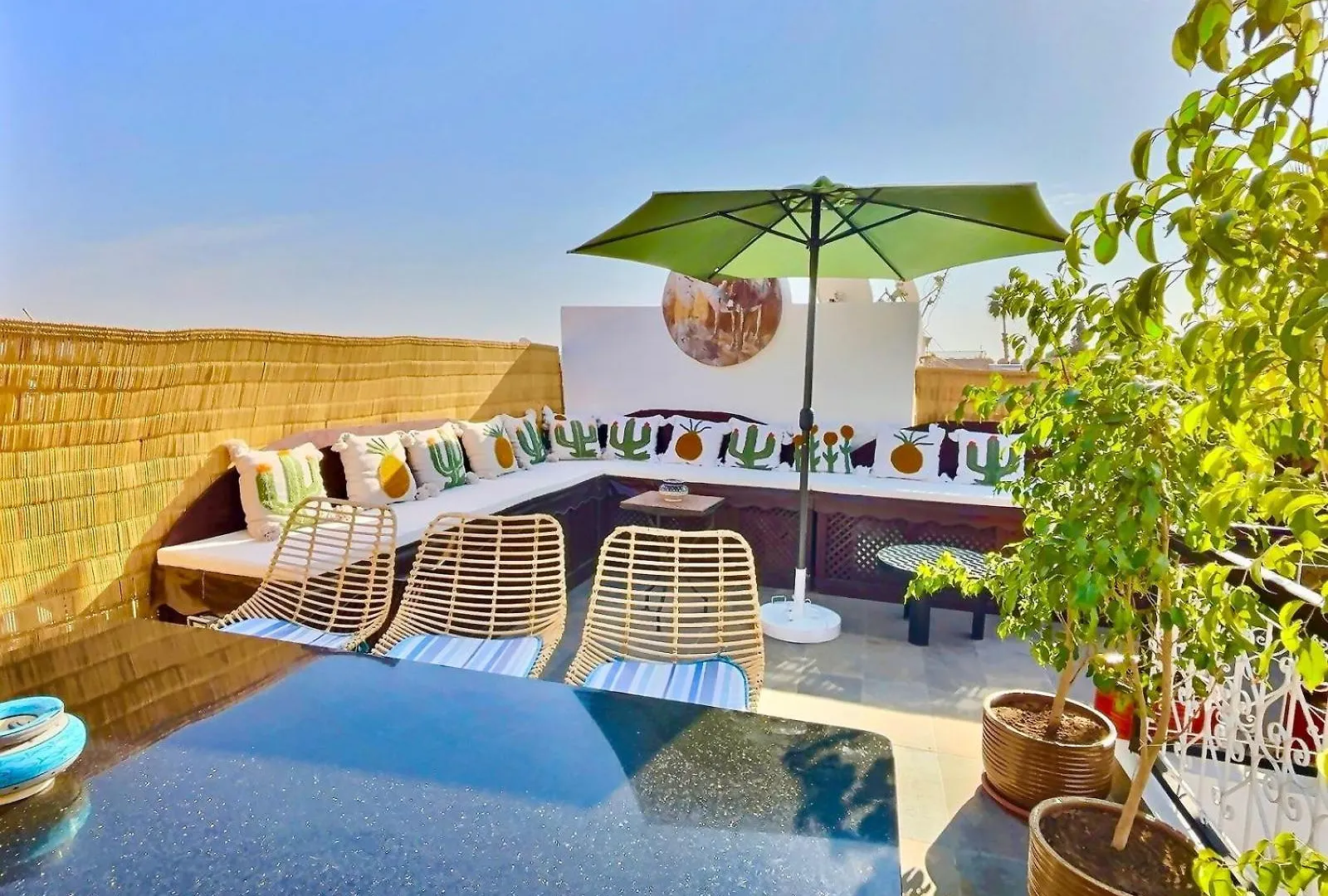 Riad Privatise Jusqu A 10 Personnes Avec 5 Suites, Bassin Et Rooftop A Seulement 15 Minutes A Pied De La Celebre Place Jemaa El Fna Marrakesh Holiday home