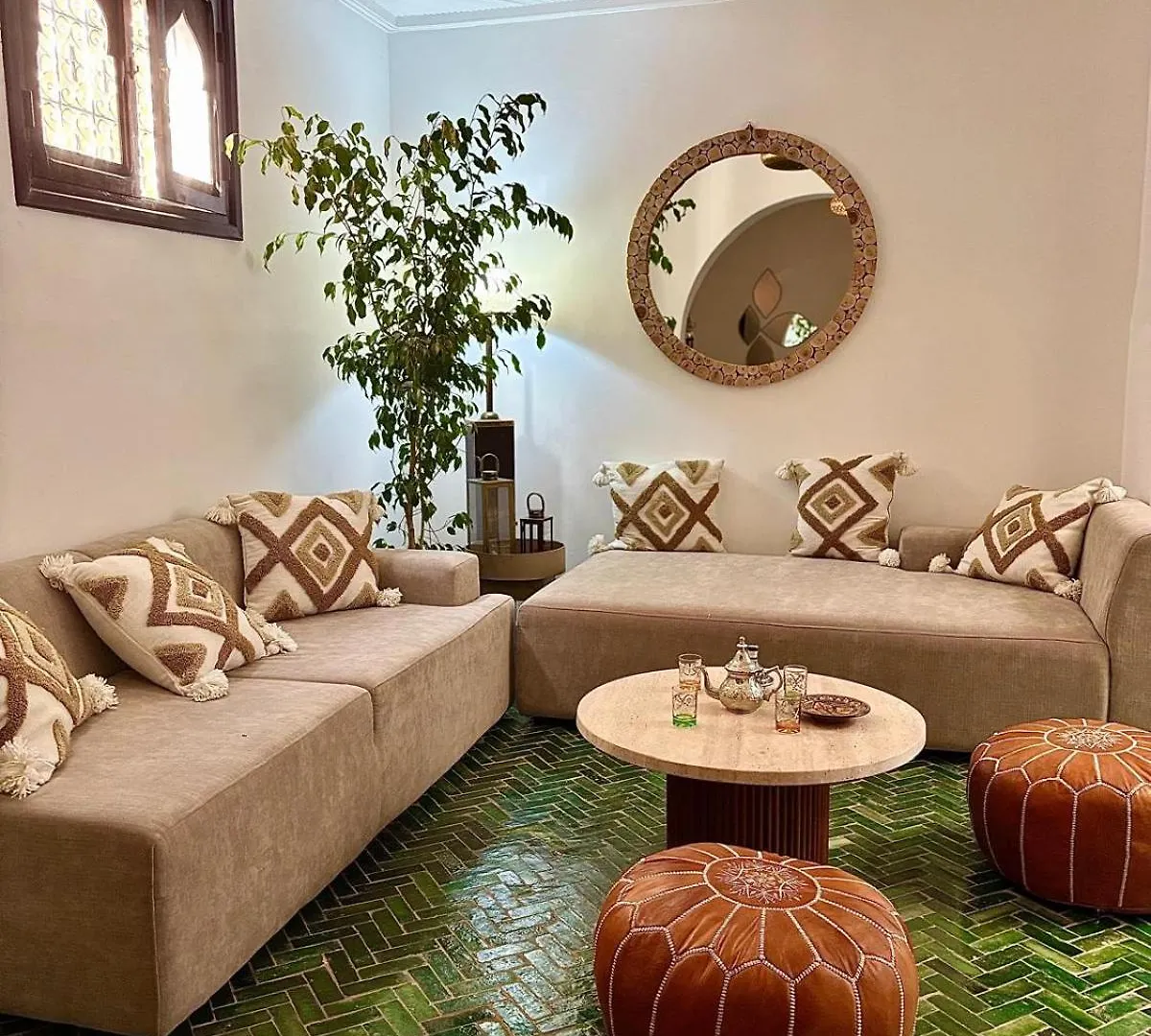 Riad Privatise Jusqu A 10 Personnes Avec 5 Suites, Bassin Et Rooftop A Seulement 15 Minutes A Pied De La Celebre Place Jemaa El Fna Marrakesh Holiday home