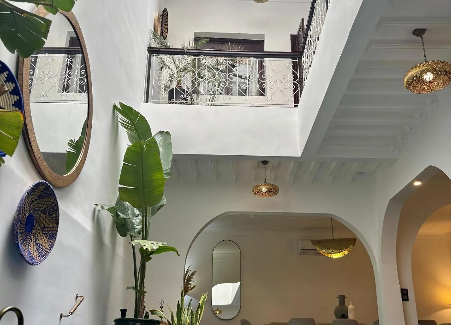 Riad Privatise Jusqu A 10 Personnes Avec 5 Suites, Bassin Et Rooftop A Seulement 15 Minutes A Pied De La Celebre Place Jemaa El Fna Marrakesh Morocco